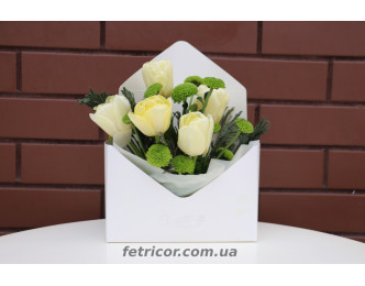 Конверт з білими тюльпанами "Пакуночок для леді" 